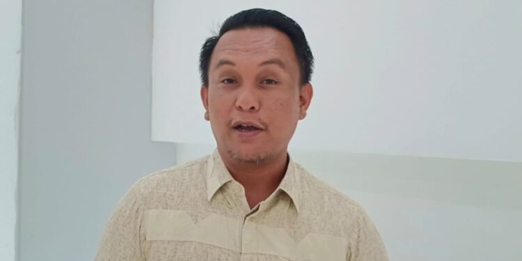 Pembaruan Infrastruktur Teluk Pandan: Abdi Firdaus Menggugah Keprihatinan