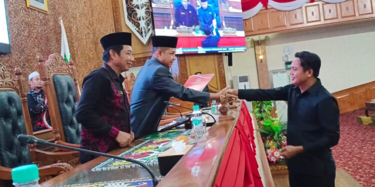 Fraksi PDI Perjuangan Soroti Surplus APBD Kutim 2023, Tegaskan Pentingnya Perencanaan Anggaran