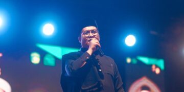 Rendi Solihin dan Ribuan Masyarakat Khusyuk dalam Lantunan Sholawat di Kukar Bersholawat III