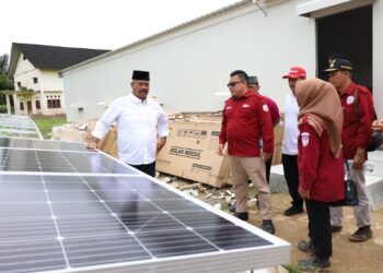 Batu Dinding Kini Terang Benderang, Lampu Tembok Jadi Sejarah Berkat Program Terang Kampongku Bupati Edi