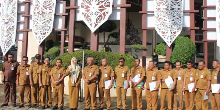 15 ASN Sekretariat DPRD Kaltim Terima Kenaikan Pangkat dan Gaji Berkala dalam Apel Pagi