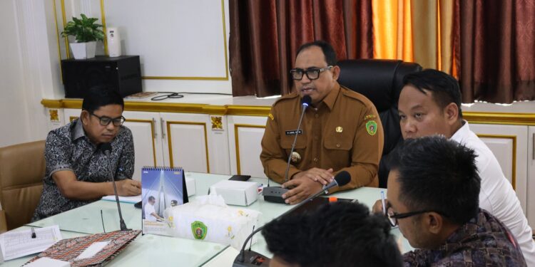 Pj Bupati Zainal Arifin Pimpin Diskusi Pembiayaan Pembangunan Daerah Melalui PT SMI di PPU