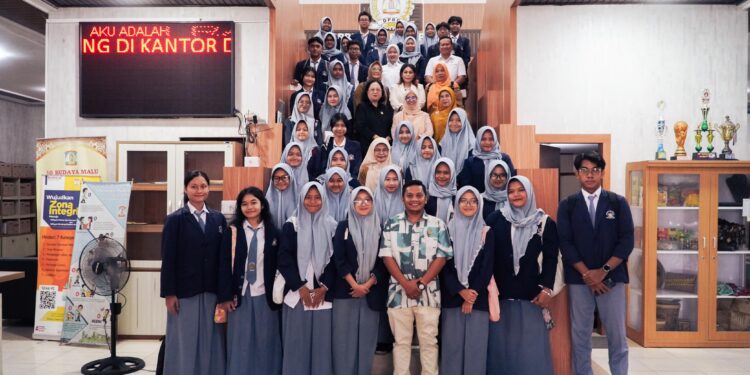 Siswa SMA Negeri 2 Balikpapan Kunjungi DPRD, Pelajari Legislasi dan Kepemimpinan Demokratis