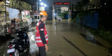 Sat Brimob Polda Kaltim Intensifkan Patroli di Titik Rawan Genangan untuk Antisipasi Banjir di Balikpapan