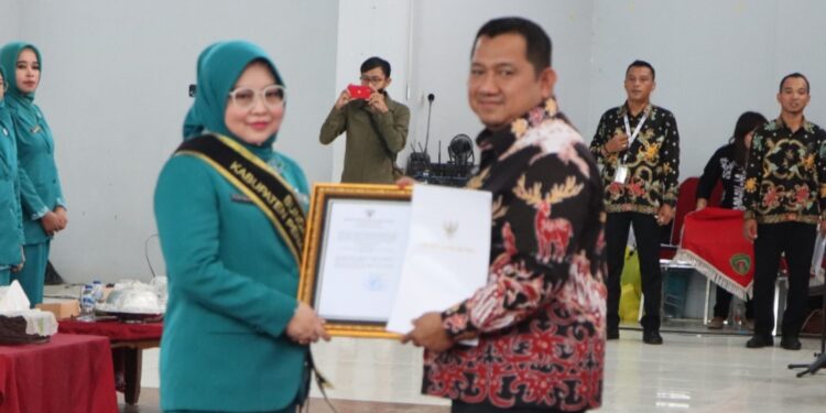 Bupati PPU Kukuhkan Dewi Yuliana sebagai Ketua TP PKK PPU