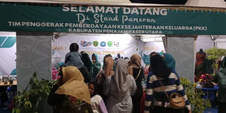 PKK Kabupaten PPU Tampilkan Produk Unggulan di Stand Pameran Teknologi Tepat Guna