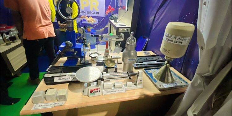 UPT Laboratorium PU-PR PPU Pamerkan Inovasi Pengujian Konstruksi di Stadion Sentik