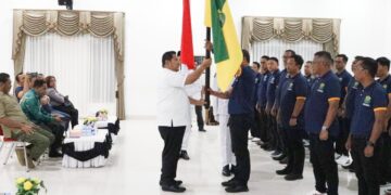 Mudyat Noor Lantik Pengurus PBSI Bontang