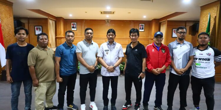 Wabup PPU Lepas Tim Sepak Bola U-13 dan U-15 Menuju Piala Gubernur Soeratin 2025