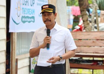 Wabup PPU Serahkan Langsung Bantuan Penyalaan Serentak Program LUTD dari PLN Group