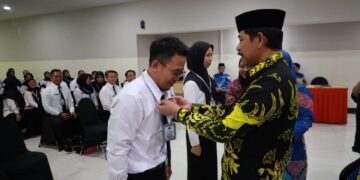 Wabup Waris Tutup Orientasi PPPK: “Status Boleh Baru, Etika Harus Nomor Satu”