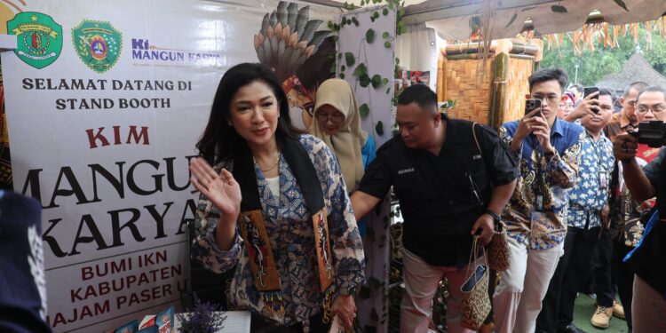 Dirjen IKP Sambangi Booth KIM Mangun Karya di KIM Festival 2025