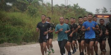 Tempaan Mental Baja Prajurit TP 85/BTC di Kutai Barat