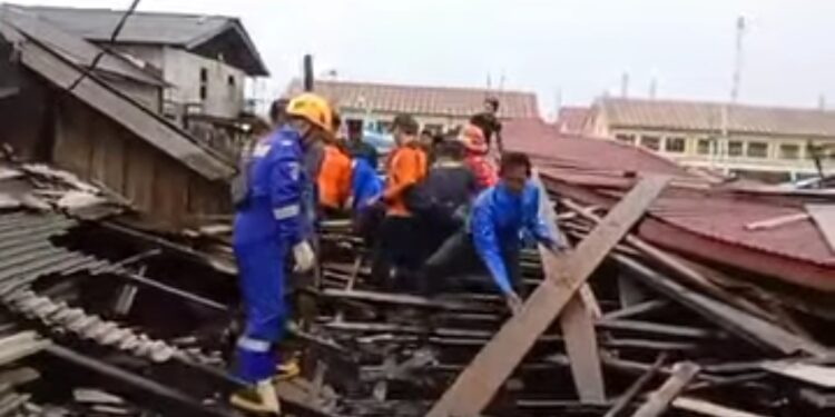 Angin Maut Sapu Kampung Baru, Bangunan Roboh Beruntun Renggut Nyawa Pedagang di Balikpapan Barat